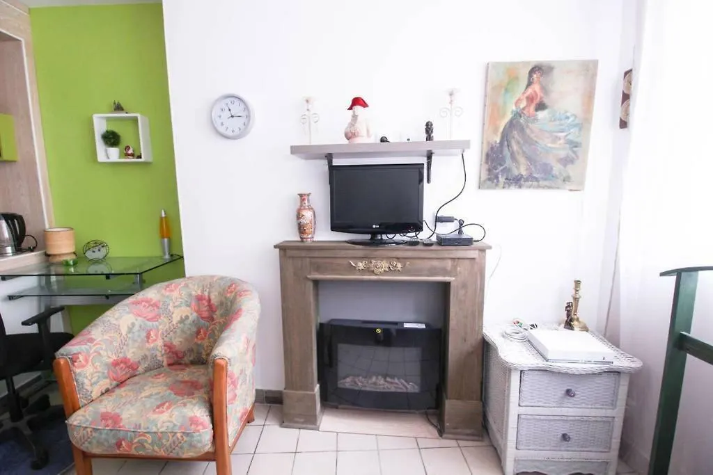 דירה Pigalle De 25 M2 - 2 Lits Simples Type Gigogne Pour 2 Personnes - Coeur Touristique De - 2 Minutes De La Station Metro Pigalle ,petit Train Vers La Butte Montmartre-cabarets Moulin Rouge,chez Michou-restaurants Bouillon Pigalle,berliner *