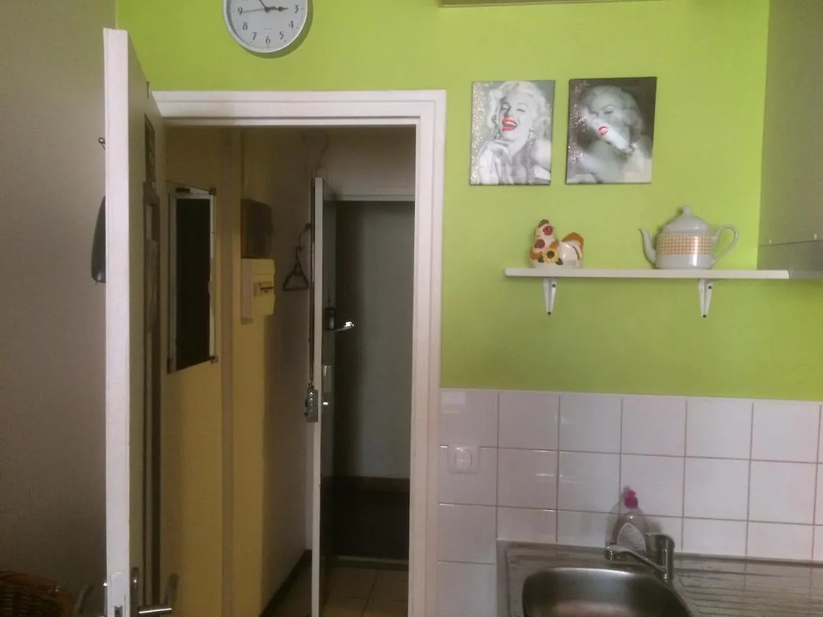 Apartment Pigalle: Cozy Parisian Retreat In Montmartre Paris