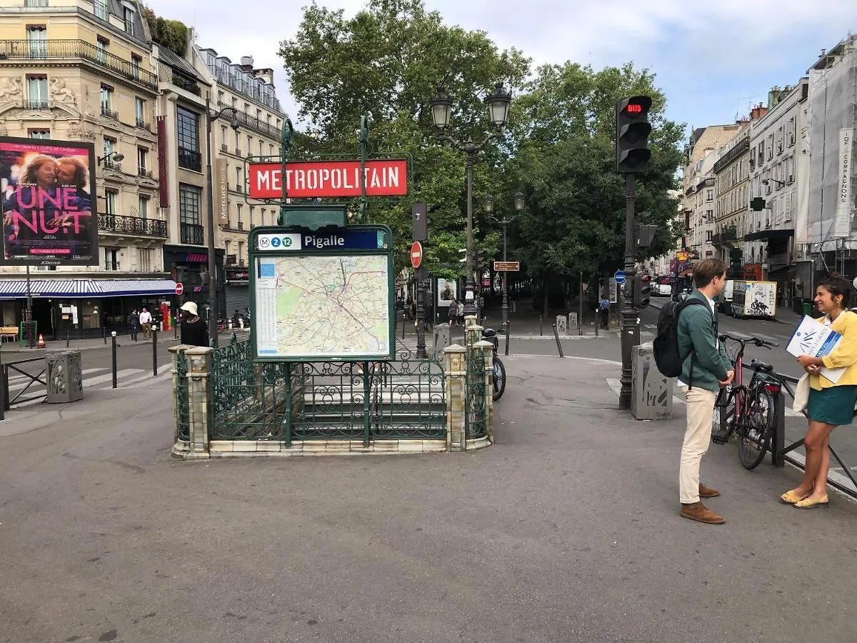 Pigalle De 25 M2 - 2 Lits Simples Type Gigogne Pour 2 Personnes - Coeur Touristique De - 2 Minutes De La Station Metro Pigalle ,petit Train Vers La Butte Montmartre-cabarets Moulin Rouge,chez Michou-restaurants Bouillon Pigalle,berliner