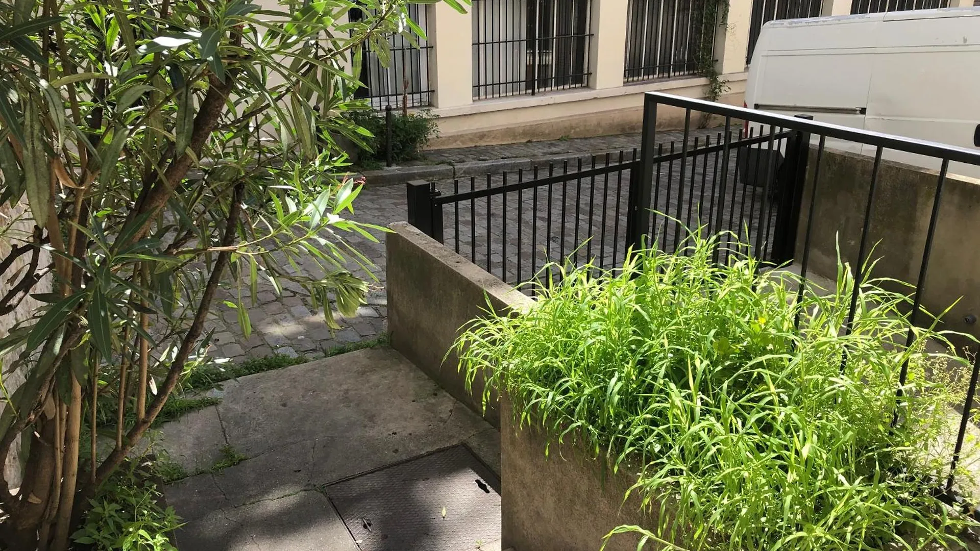 Pigalle De 25 M2 - 2 Lits Simples Type Gigogne Pour 2 Personnes - Coeur Touristique De - 2 Minutes De La Station Metro Pigalle ,petit Train Vers La Butte Montmartre-cabarets Moulin Rouge,chez Michou-restaurants Bouillon Pigalle,berliner شقة *