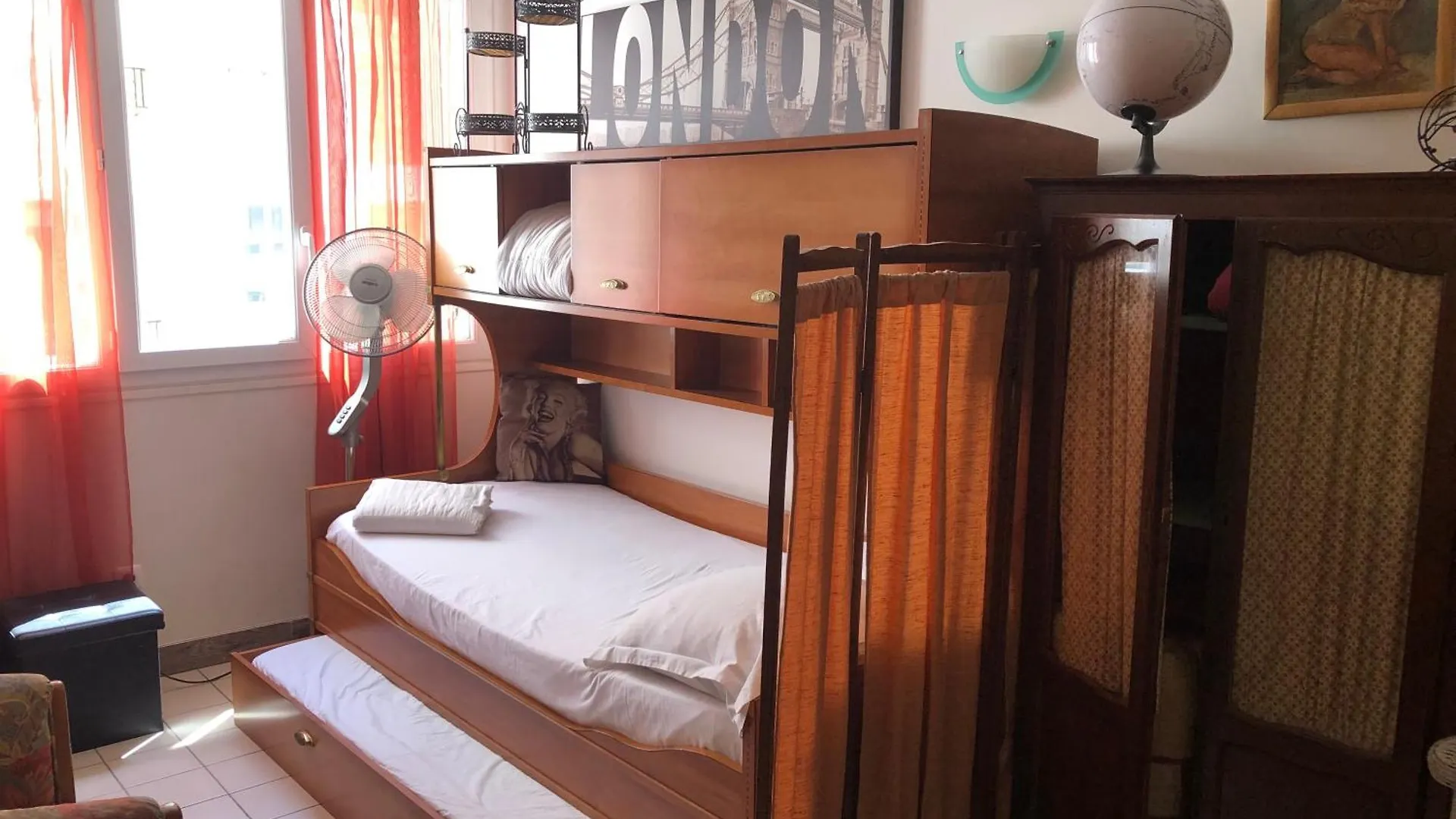 Apartment Pigalle: Cozy Parisian Retreat In Montmartre *