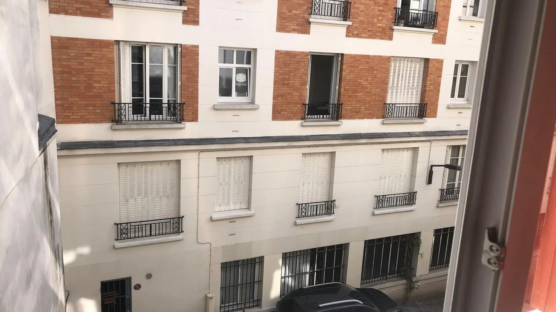 Pigalle De 25 M2 - 2 Lits Simples Type Gigogne Pour 2 Personnes - Coeur Touristique De - 2 Minutes De La Station Metro Pigalle ,petit Train Vers La Butte Montmartre-cabarets Moulin Rouge,chez Michou-restaurants Bouillon Pigalle,berliner شقة باريس