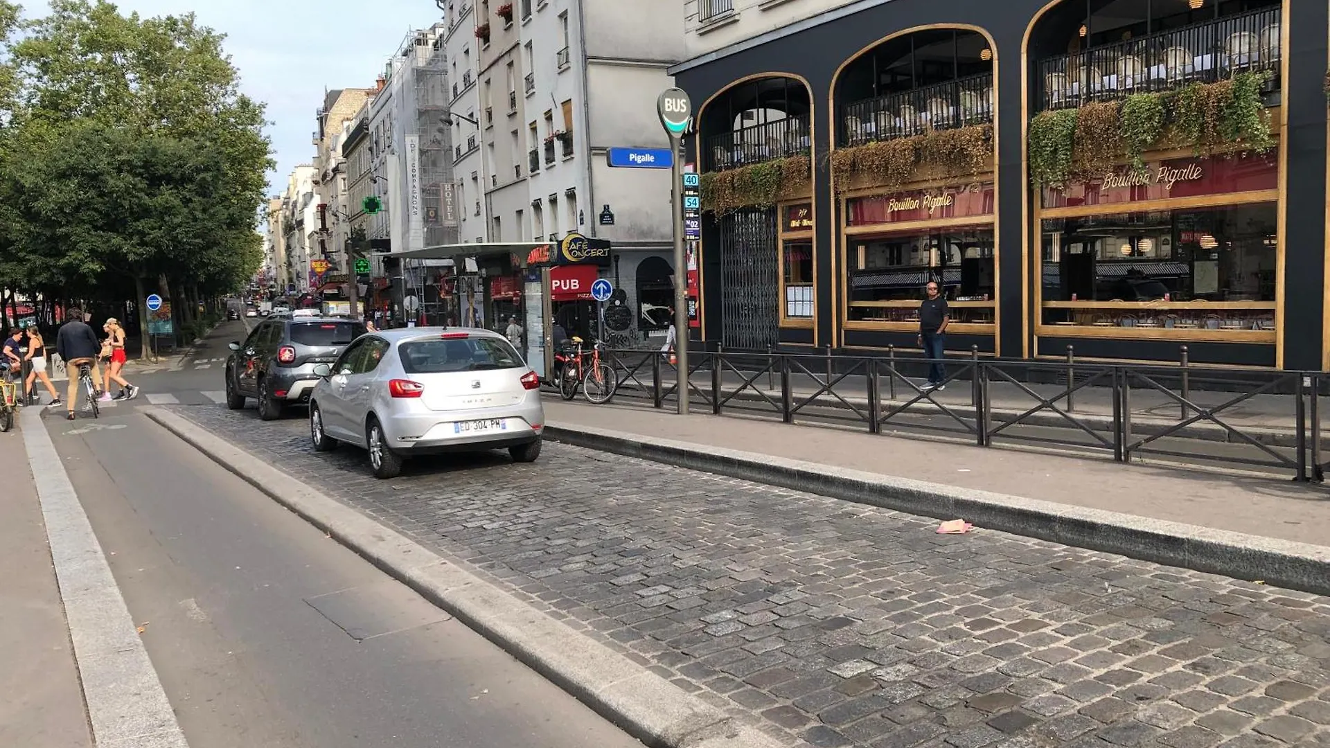 Pigalle De 25 M2 - 2 Lits Simples Type Gigogne Pour 2 Personnes - Coeur Touristique De - 2 Minutes De La Station Metro Pigalle ,petit Train Vers La Butte Montmartre-cabarets Moulin Rouge,chez Michou-restaurants Bouillon Pigalle,berliner شقة باريس