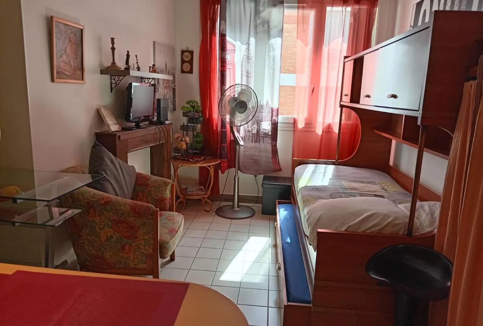 شقة Pigalle De 25 M2 - 2 Lits Simples Type Gigogne Pour 2 Personnes - Coeur Touristique De - 2 Minutes De La Station Metro Pigalle ,petit Train Vers La Butte Montmartre-cabarets Moulin Rouge,chez Michou-restaurants Bouillon Pigalle,berliner *