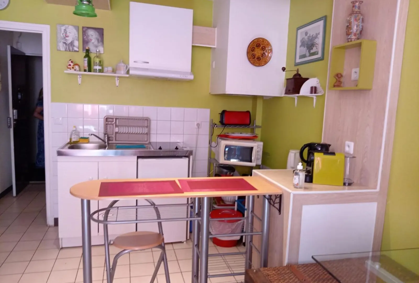 Pigalle: Cozy Parisian Retreat In Montmartre Apartment Paris
