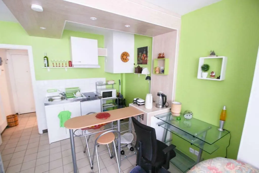 Pigalle De 25 M2 - 2 Lits Simples Type Gigogne Pour 2 Personnes - Coeur Touristique De - 2 Minutes De La Station Metro Pigalle ,petit Train Vers La Butte Montmartre-cabarets Moulin Rouge,chez Michou-restaurants Bouillon Pigalle,berliner شقة